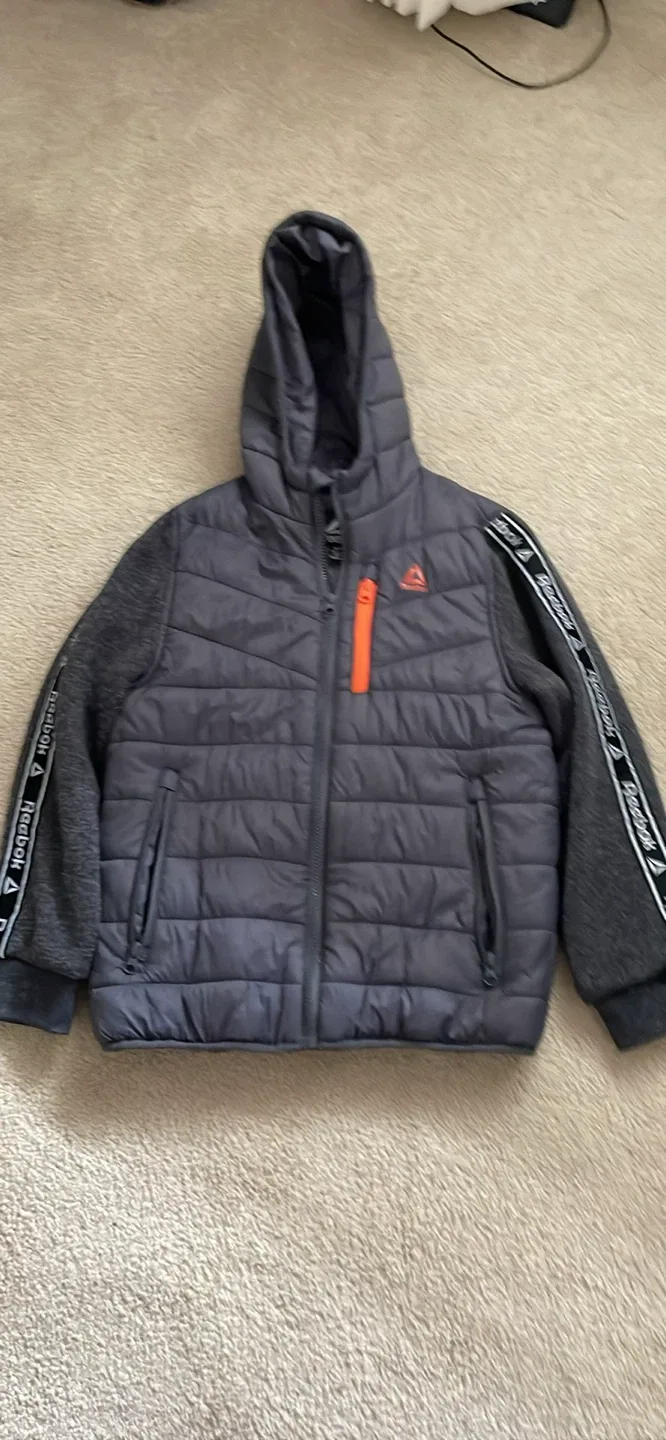 Reebok Puffer Jacket - Size M boys image indicator(2)