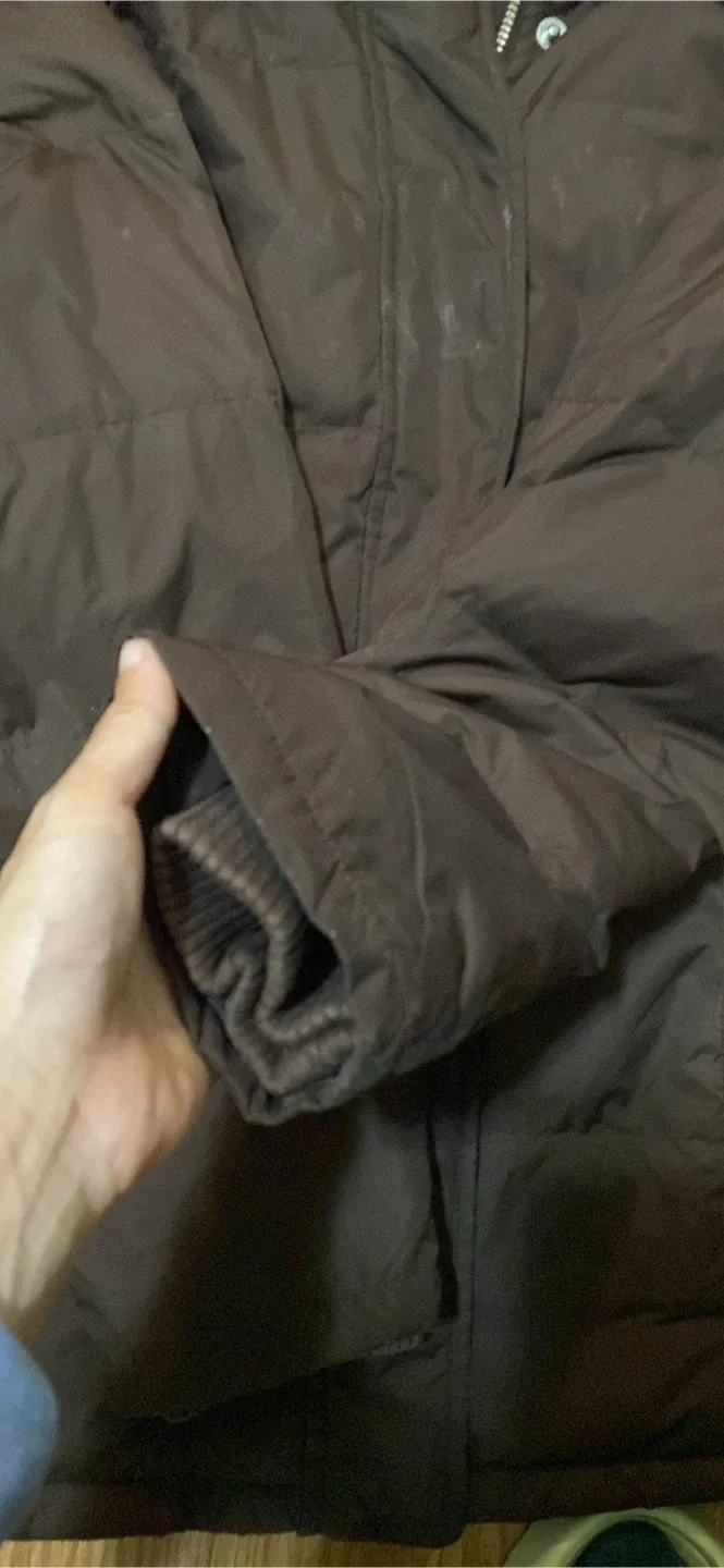 GAP Winter Puffer Jacket for Women- Size M image indicator(3)
