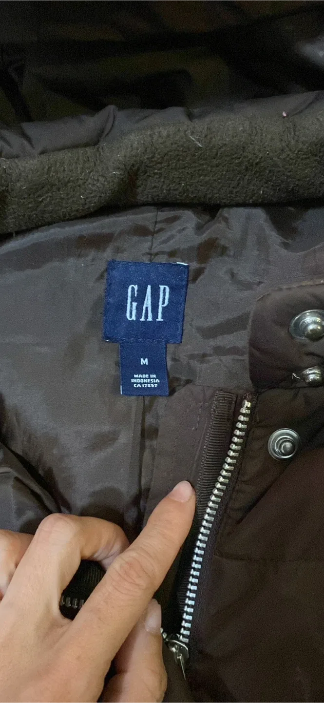 GAP Winter Puffer Jacket for Women- Size M image indicator(2)