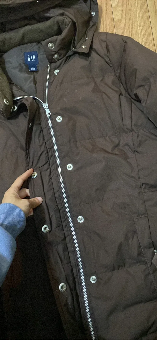 GAP Winter Puffer Jacket for Women- Size M image indicator(4)
