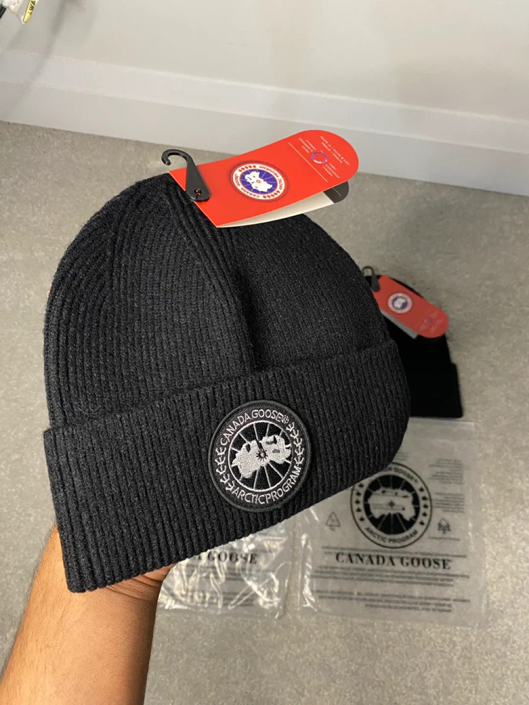 Canada goose beanie image indicator(2)