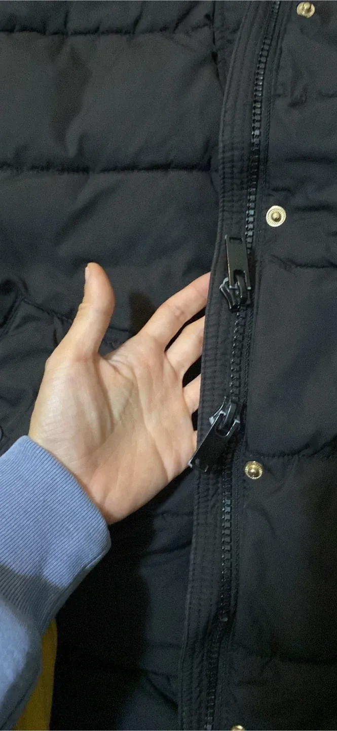 H&M Black Puffer Coat - Size M image indicator(3)