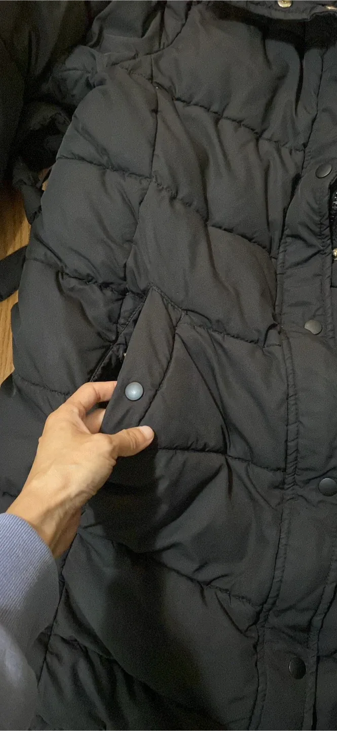 H&M Black Puffer Coat - Size M image indicator(4)