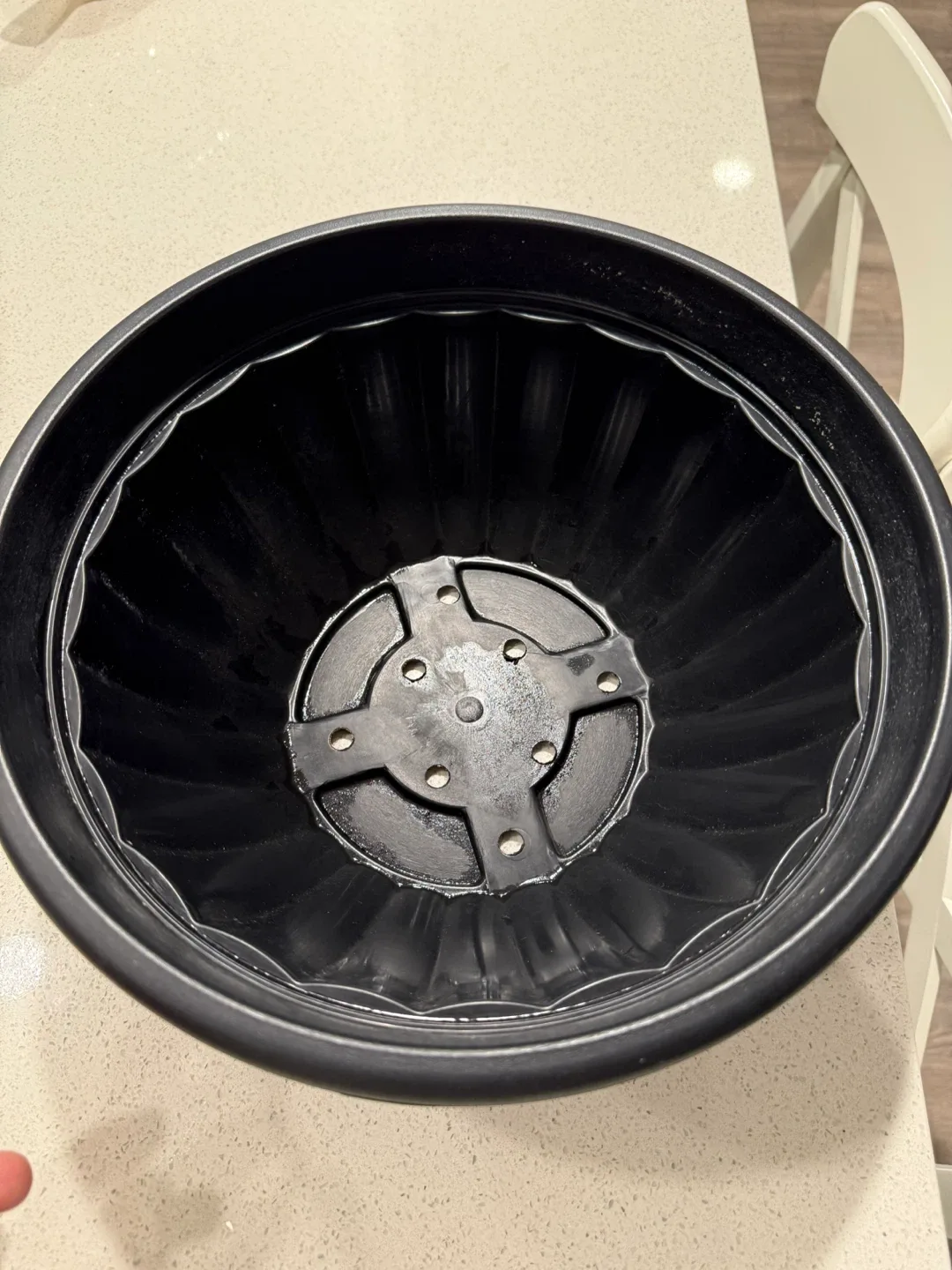 Black Plastic Flower Pot image indicator(2)