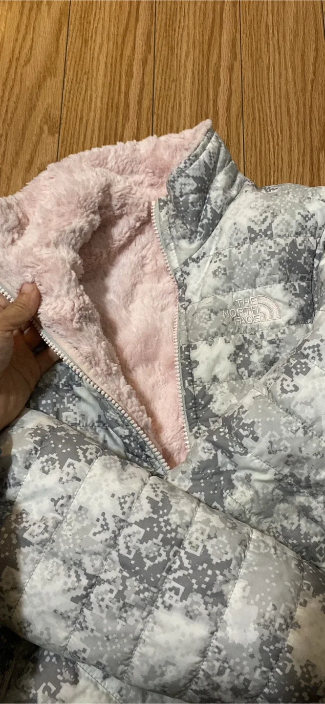 The North Face Reversible Jacket - Size 10-12 image indicator(2)