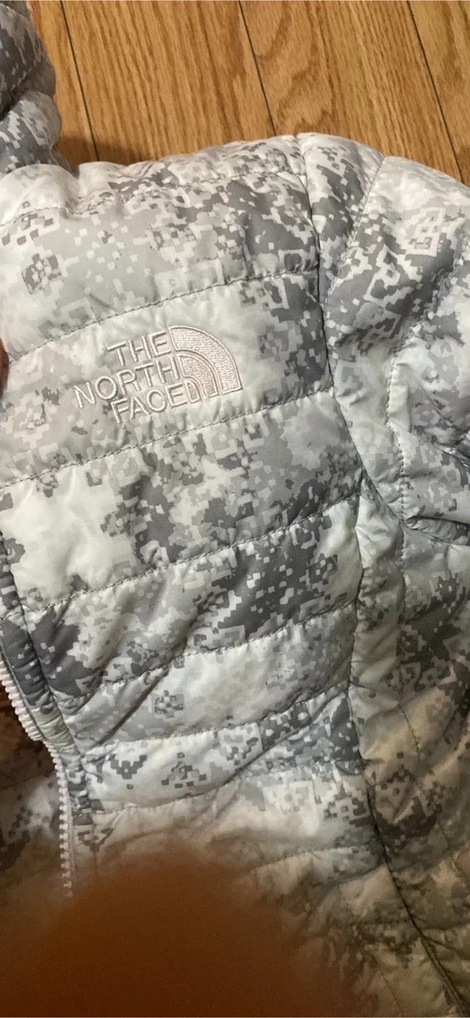 The North Face Reversible Jacket - Size 10-12 image indicator(5)