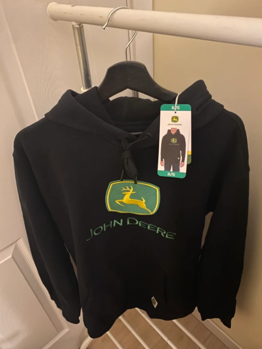 John Deere Black Hoodie - XL image indicator(3)