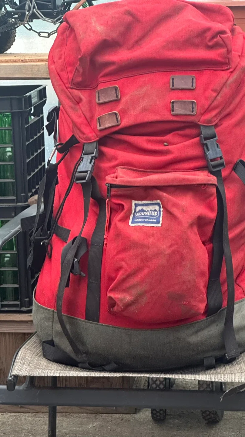 Serratus Red Hiking Backpack - Made in Canada image indicator(2)