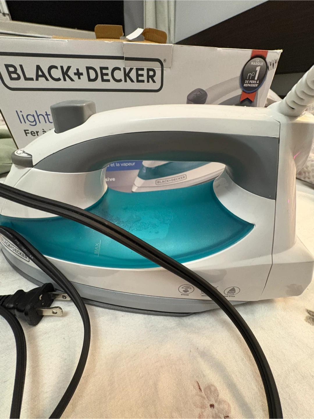 Black+Decker Light 'N Easy Steam Iron - photo 4