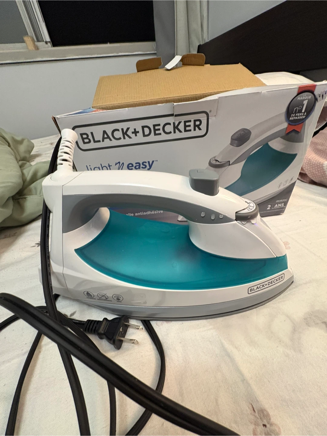 Black+Decker Light 'N Easy Steam Iron - photo 3