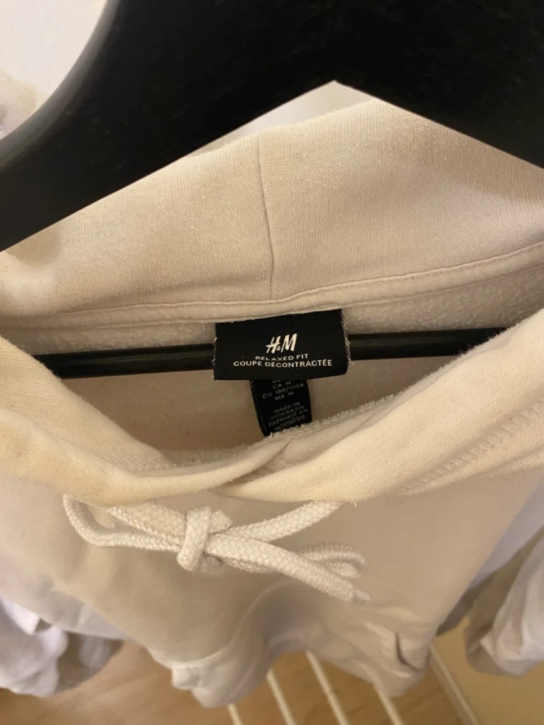 H&M Relaxed Fit Hoodie - Size M image indicator(5)