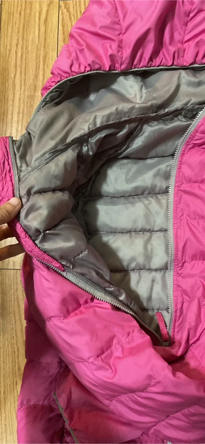 Uniqlo Pink Puffer Jacket - Size 150 image indicator(3)