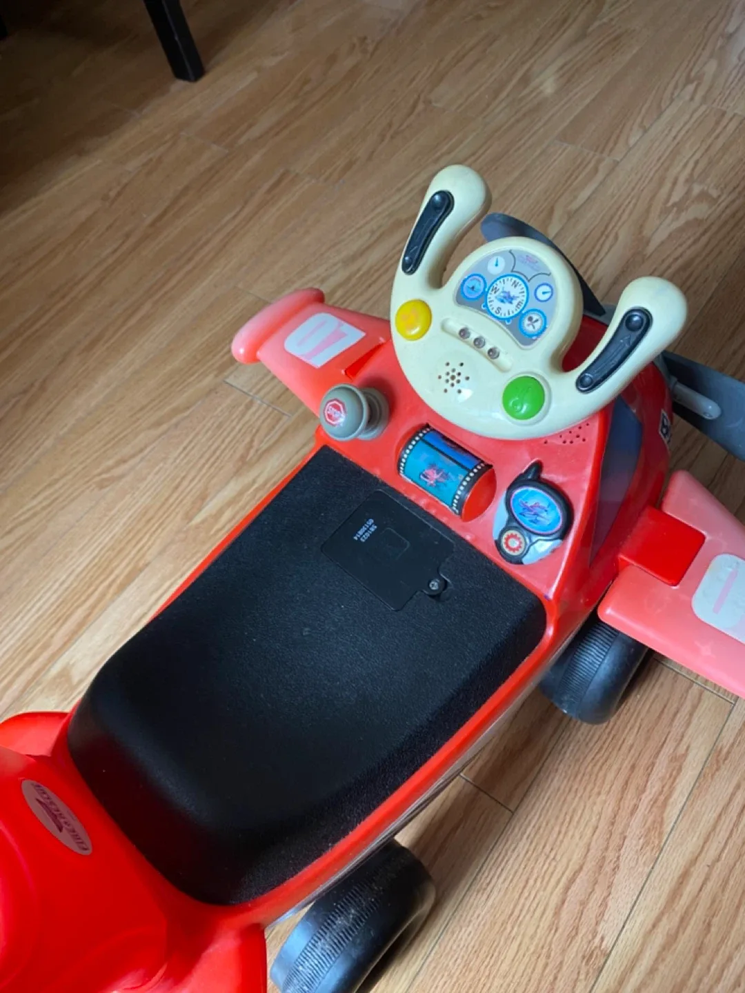 Radio Flyer Dusty Plane Ride-On Toy image indicator(4)