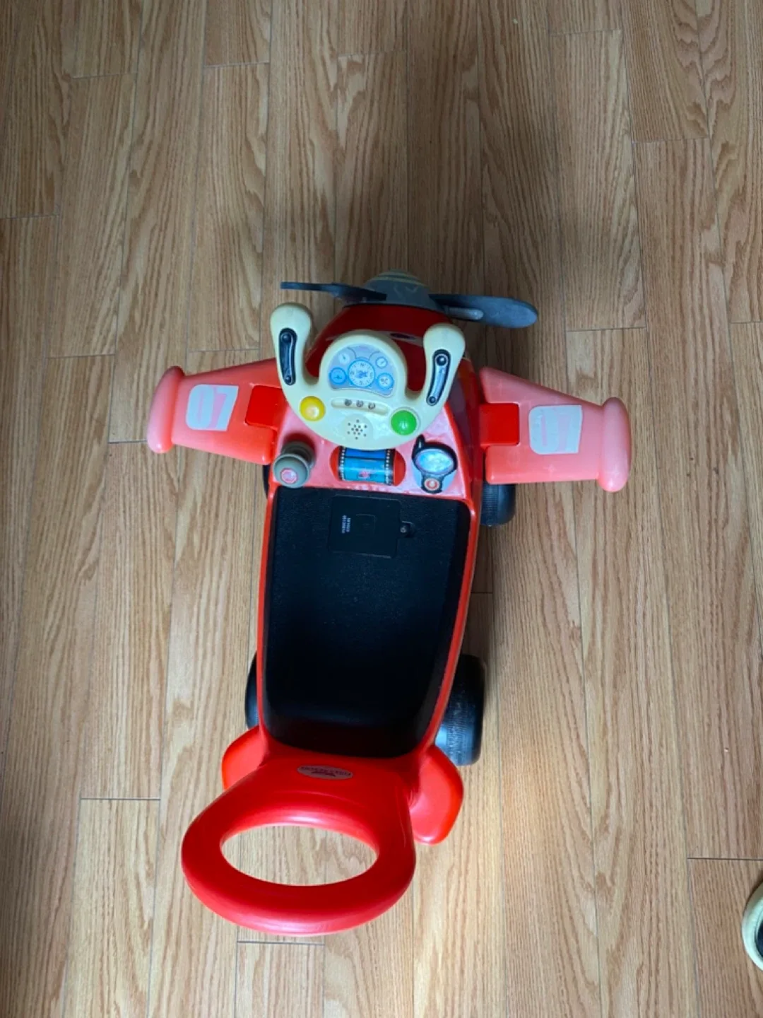 Radio Flyer Dusty Plane Ride-On Toy image indicator(2)