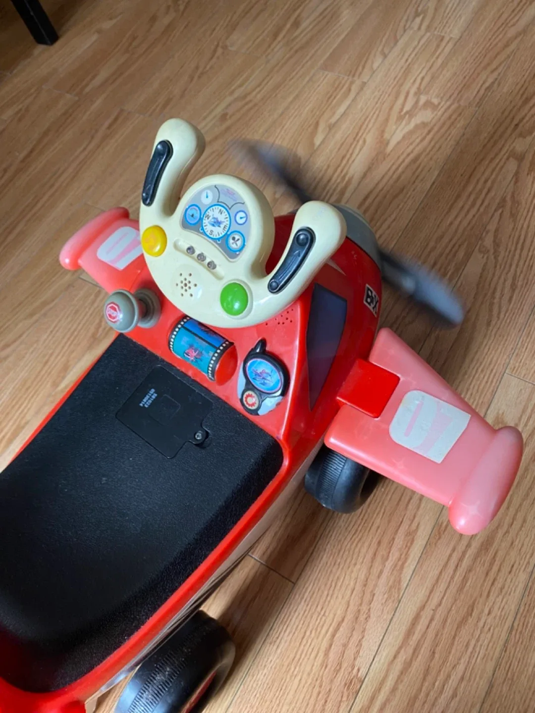 Radio Flyer Dusty Plane Ride-On Toy image indicator(3)