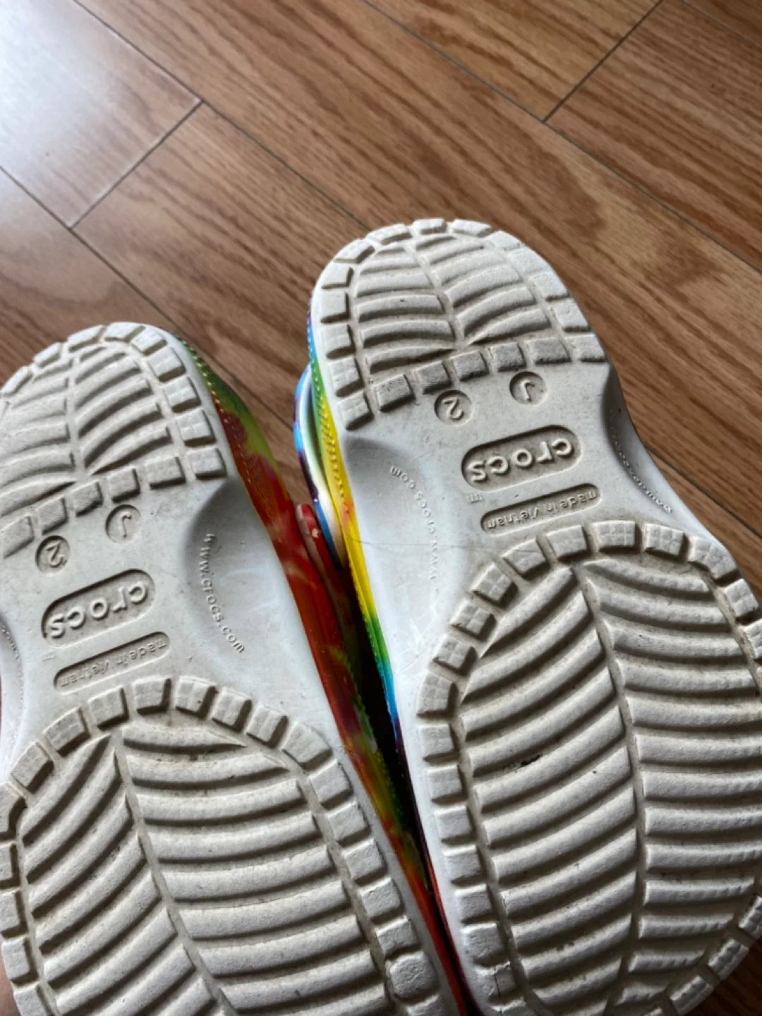 Crocs Tie Dye Clogs - Size J2 image indicator(2)