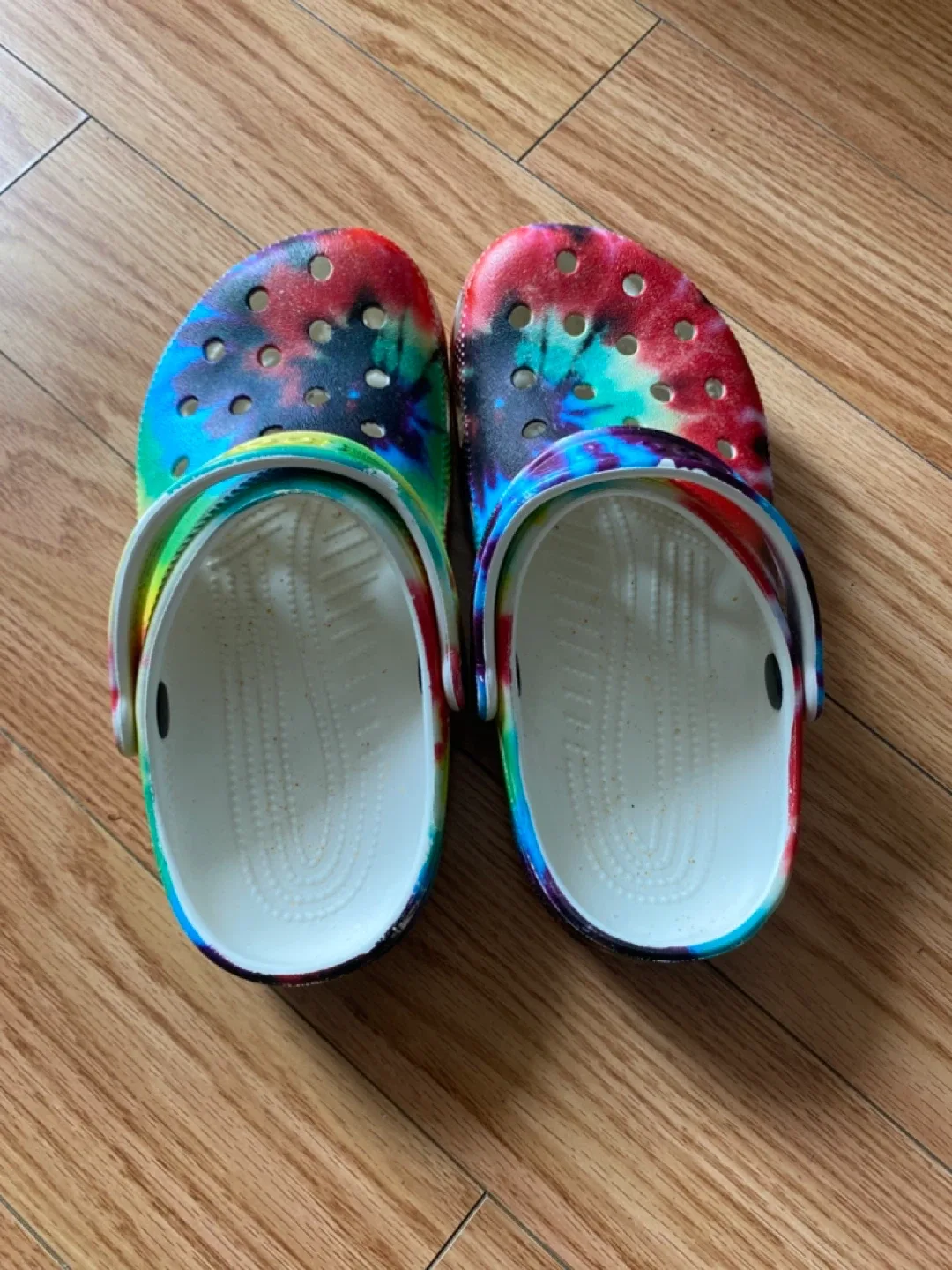 Crocs Tie Dye Clogs - Size J2 image indicator(3)