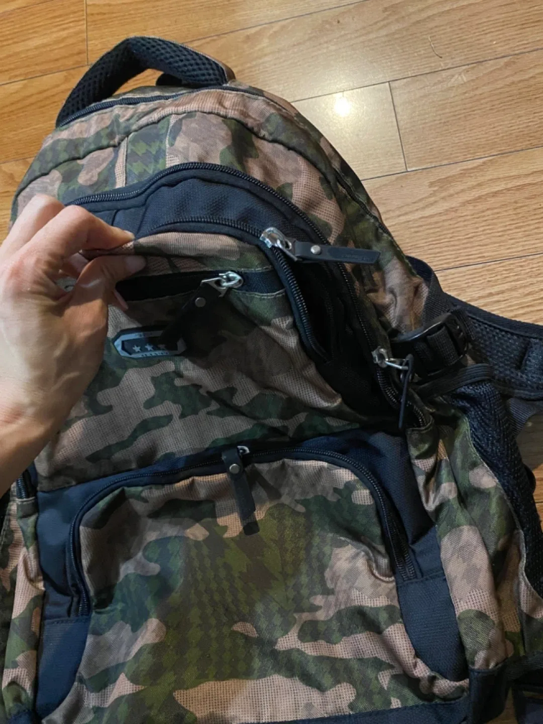 Great Condition Camo Backpack image indicator(2)
