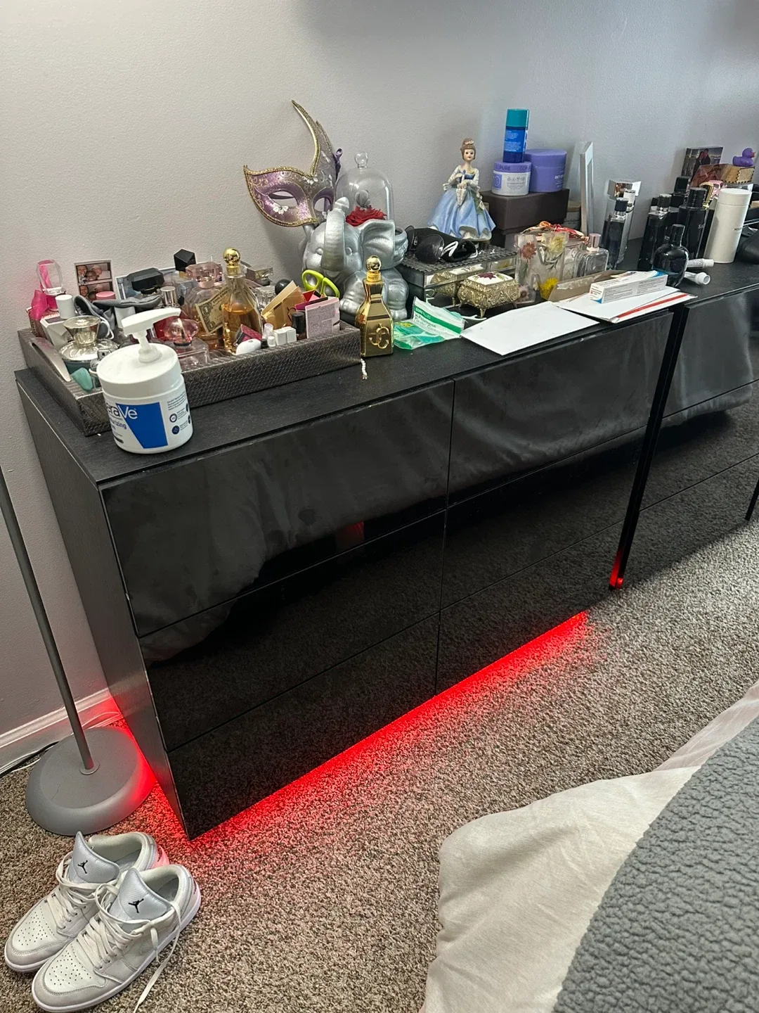 King Size Black Leather Platform Bed Frame image indicator(8)