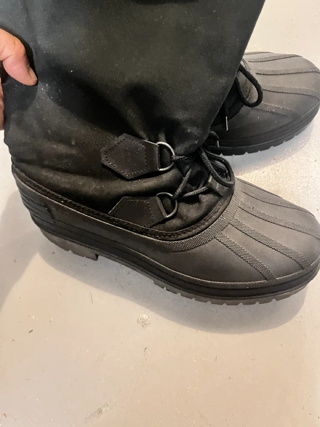 Men's Black Winter Boots - Size 9 image indicator(2)