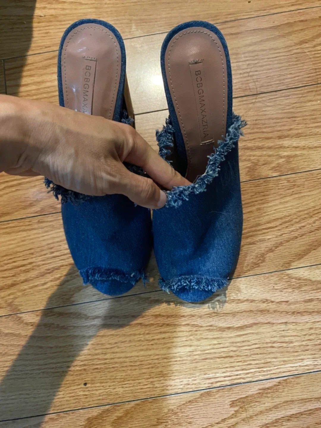 BCBG MAXAZRIA Denim Mules Size 6 image indicator(4)