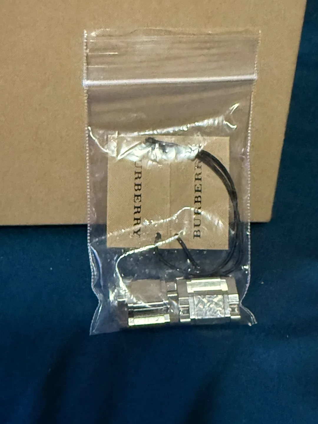 ⌚ Burberry Men’s Swiss Watch – Blue Dial & Sapphire Crystal image indicator(4)