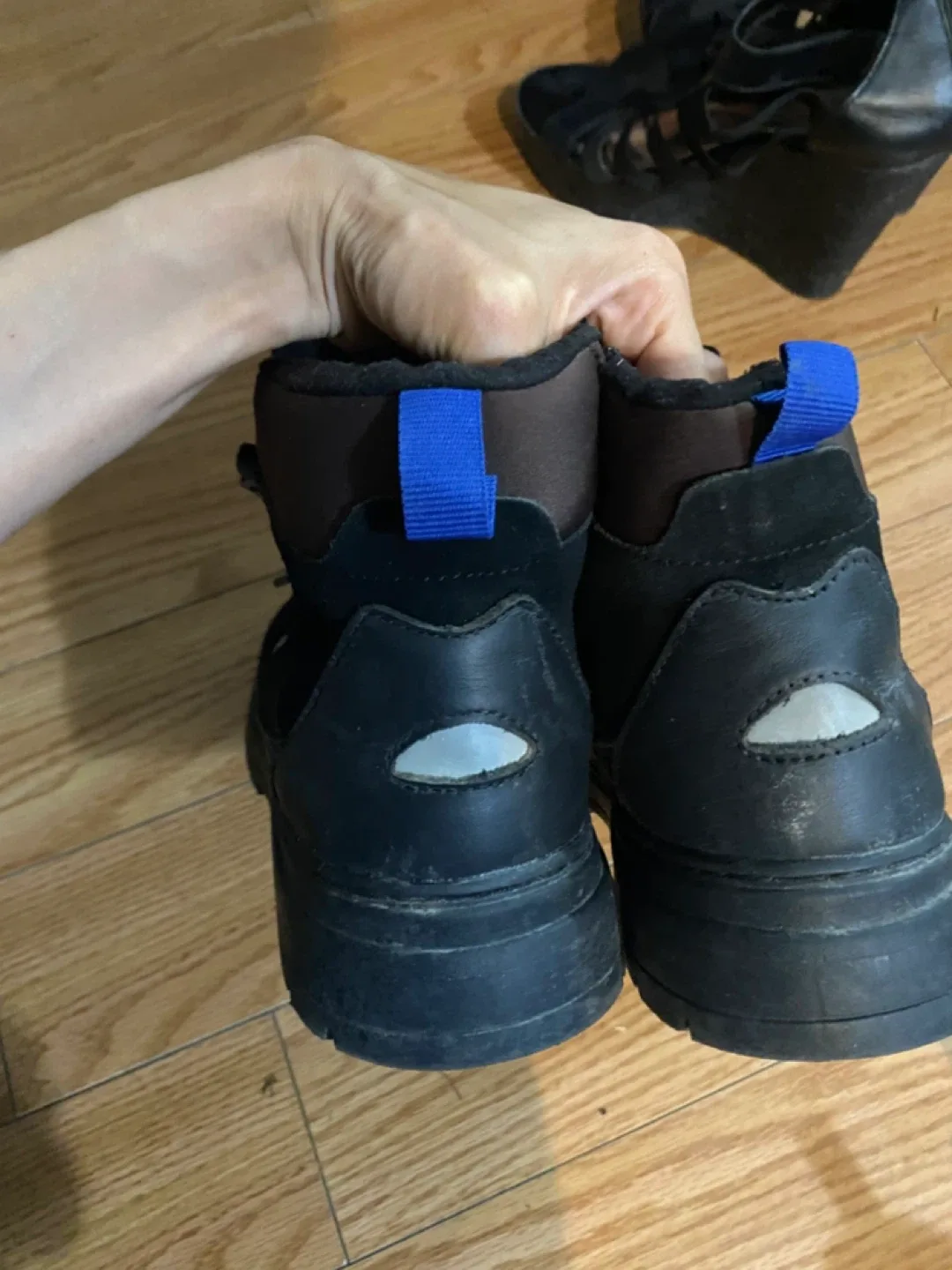 Black Hiking Boots Size 6 image indicator(6)