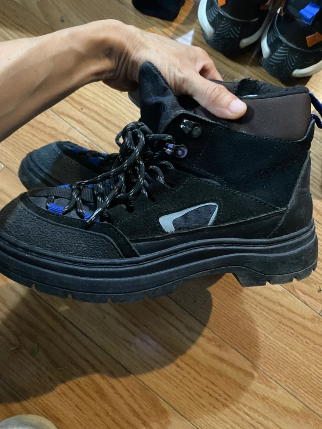 Black Hiking Boots Size 6 image indicator(2)