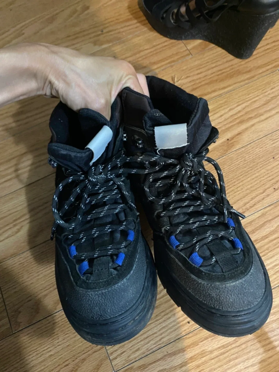 Black Hiking Boots Size 6 thumbnail