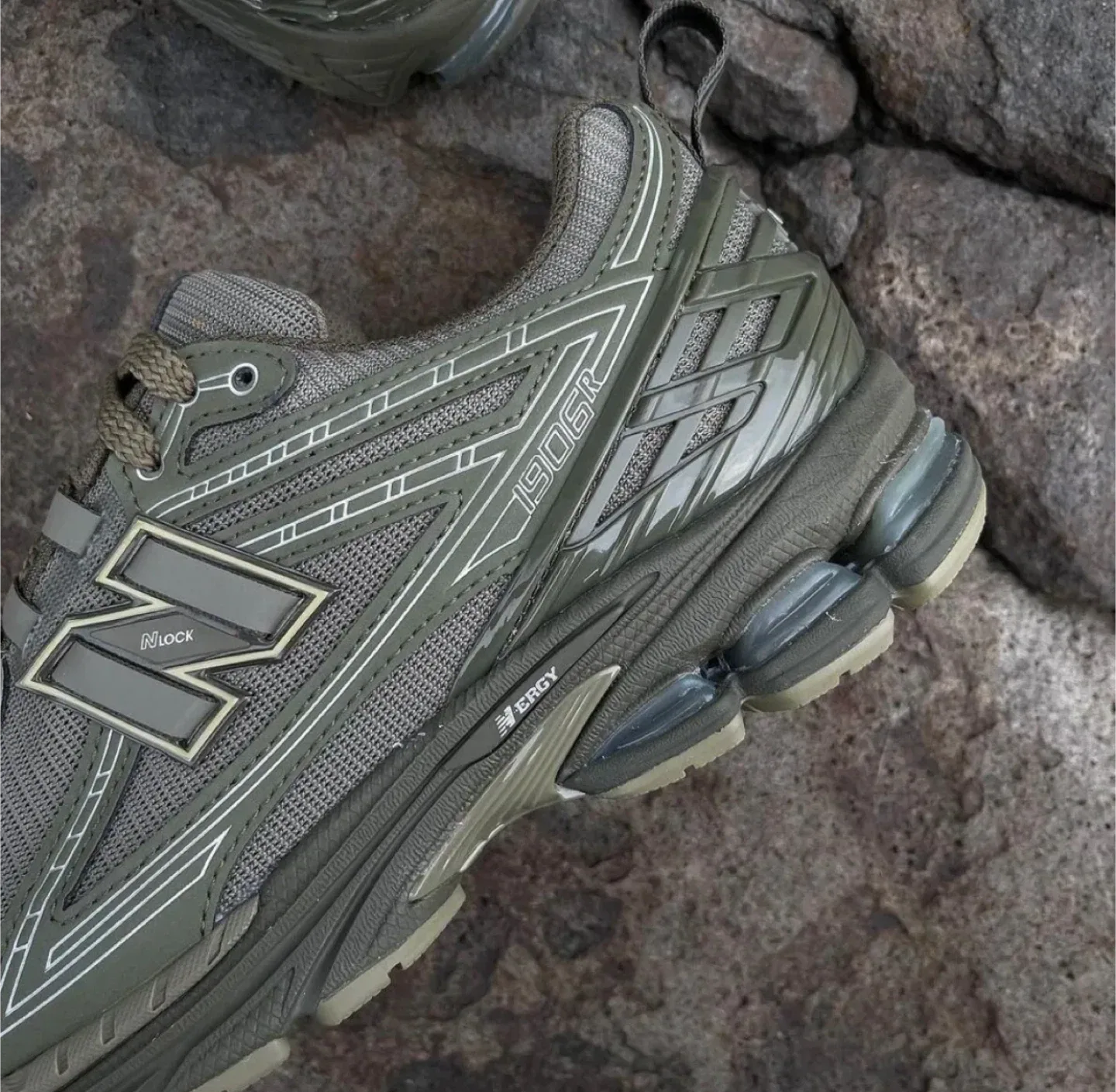 New Balance 1960R Men's 8.5 image indicator(2)