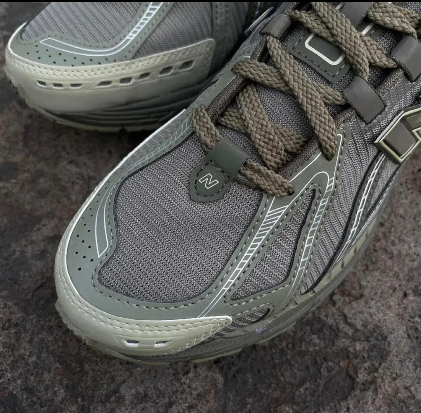 New Balance 1960R Men's 8.5 image indicator(3)