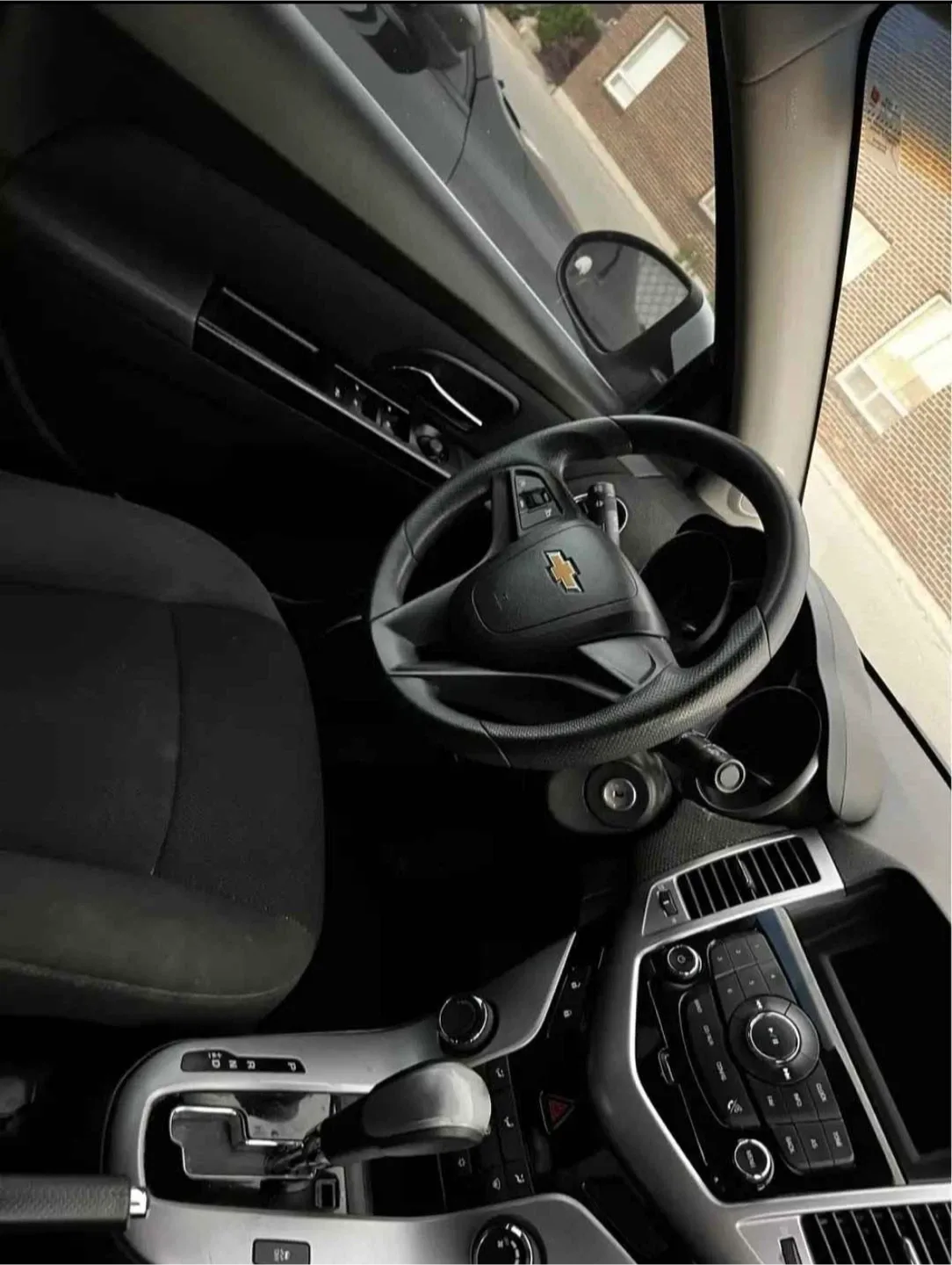 Chevrolet Cruze - Silver Sedan image indicator(2)