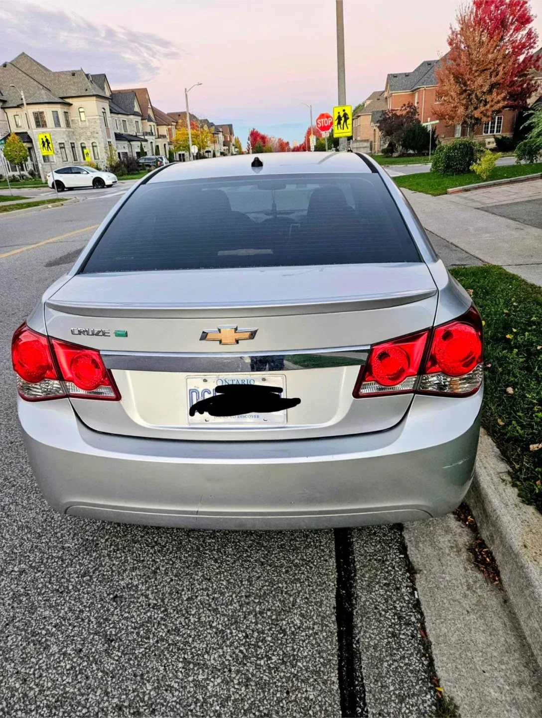 Chevrolet Cruze - Silver Sedan image indicator(4)