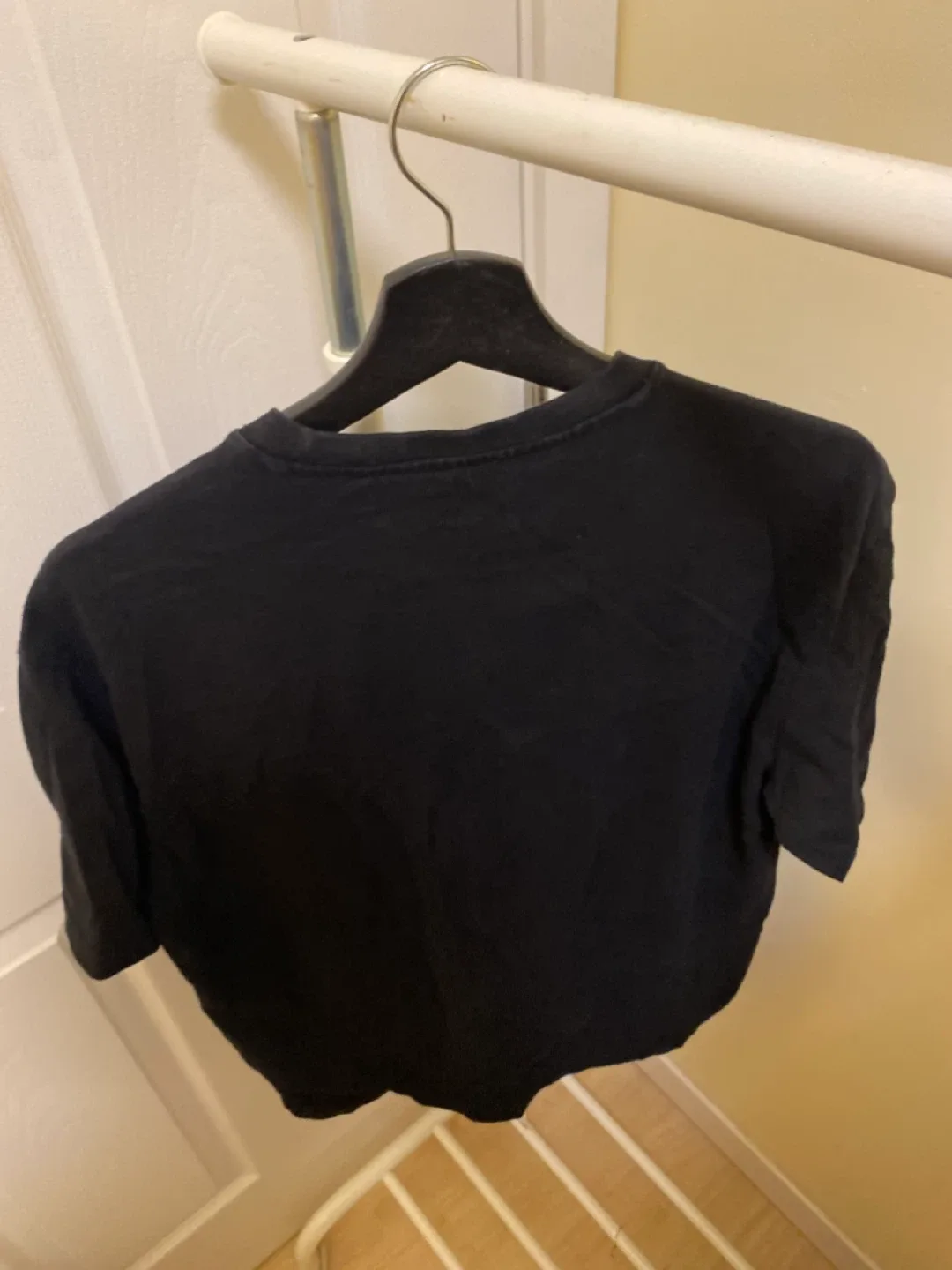 H&M Relaxed Fit Black T-Shirt - Size M image indicator(5)