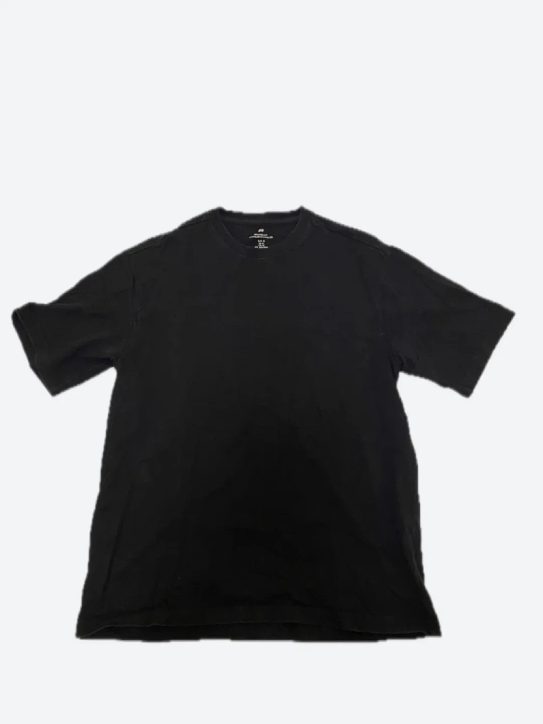H&M Relaxed Fit Black T-Shirt - Size M image indicator(2)