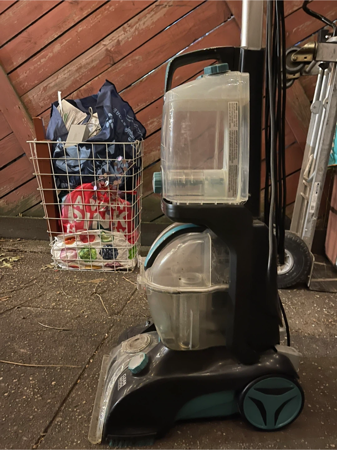 Hoover Power Scrub Elite Carpet Cleaner - photo 2