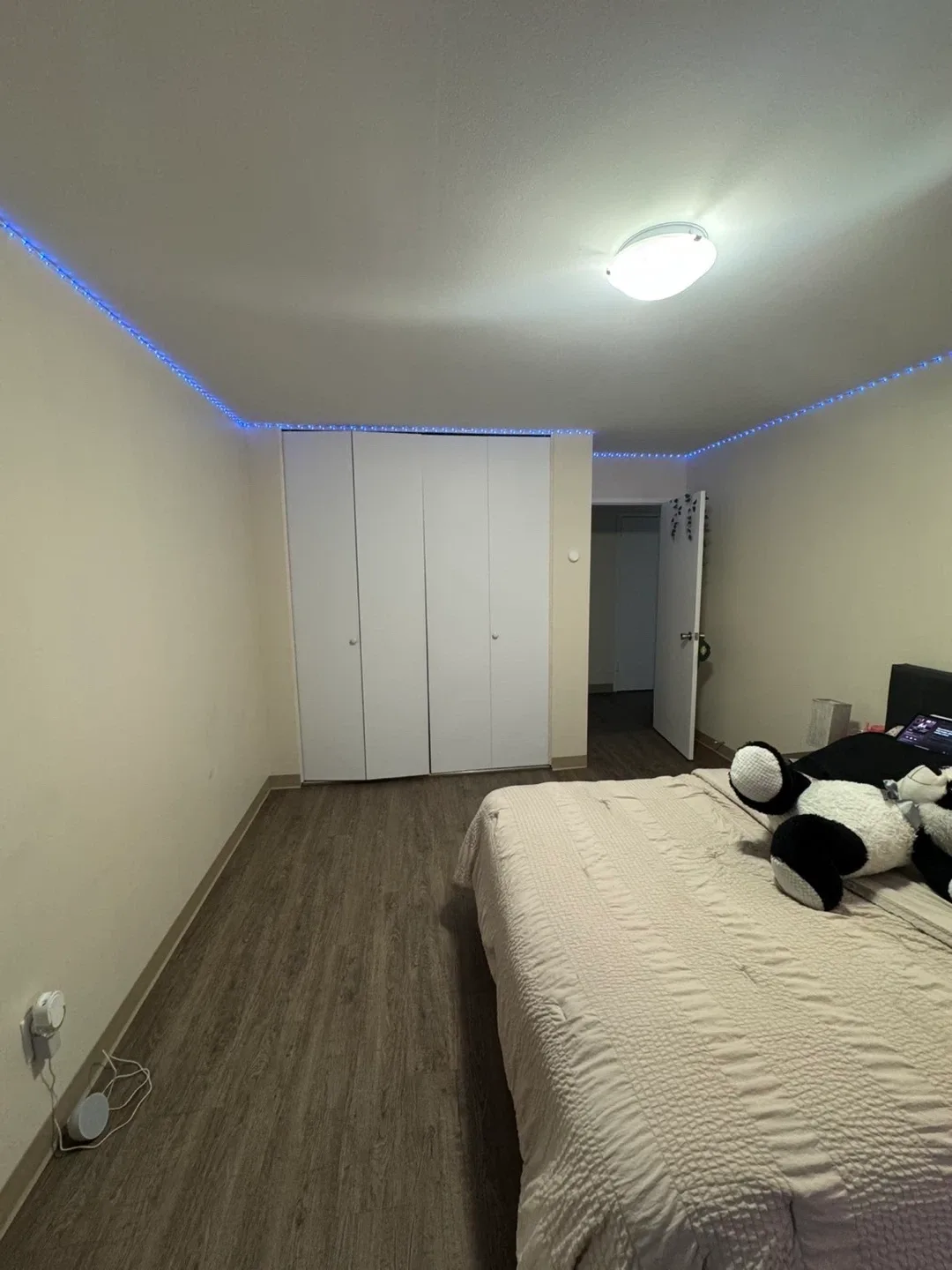 Room for rent image indicator(3)