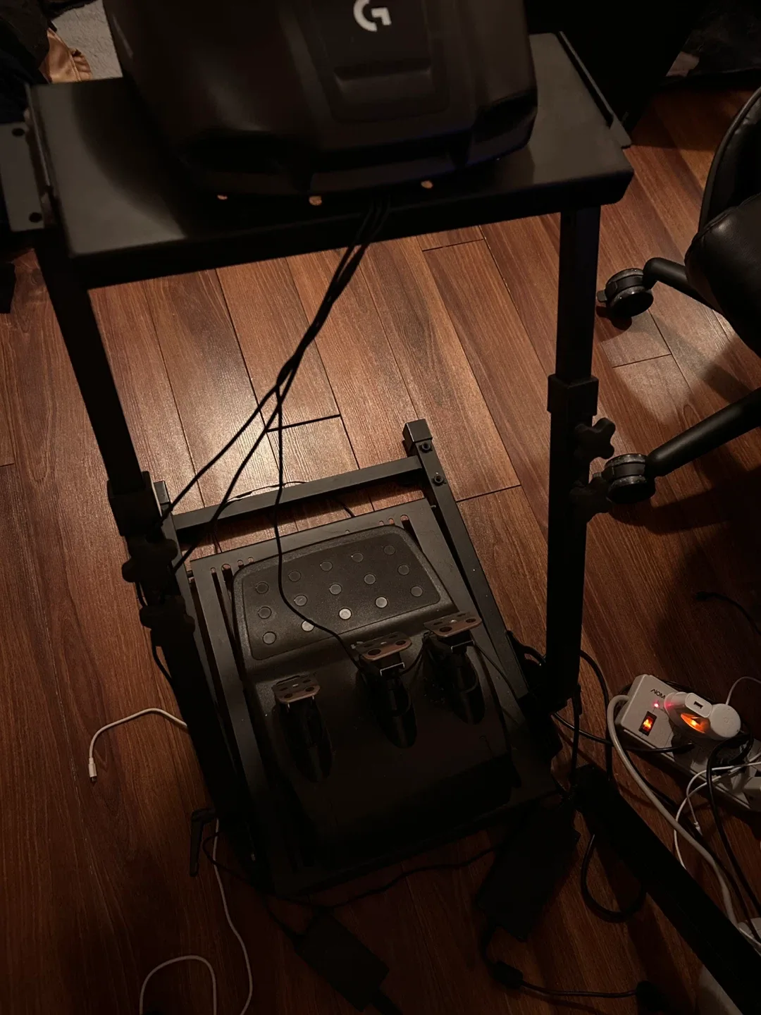 Logitech G923 Racing Wheel & Stand image indicator(2)