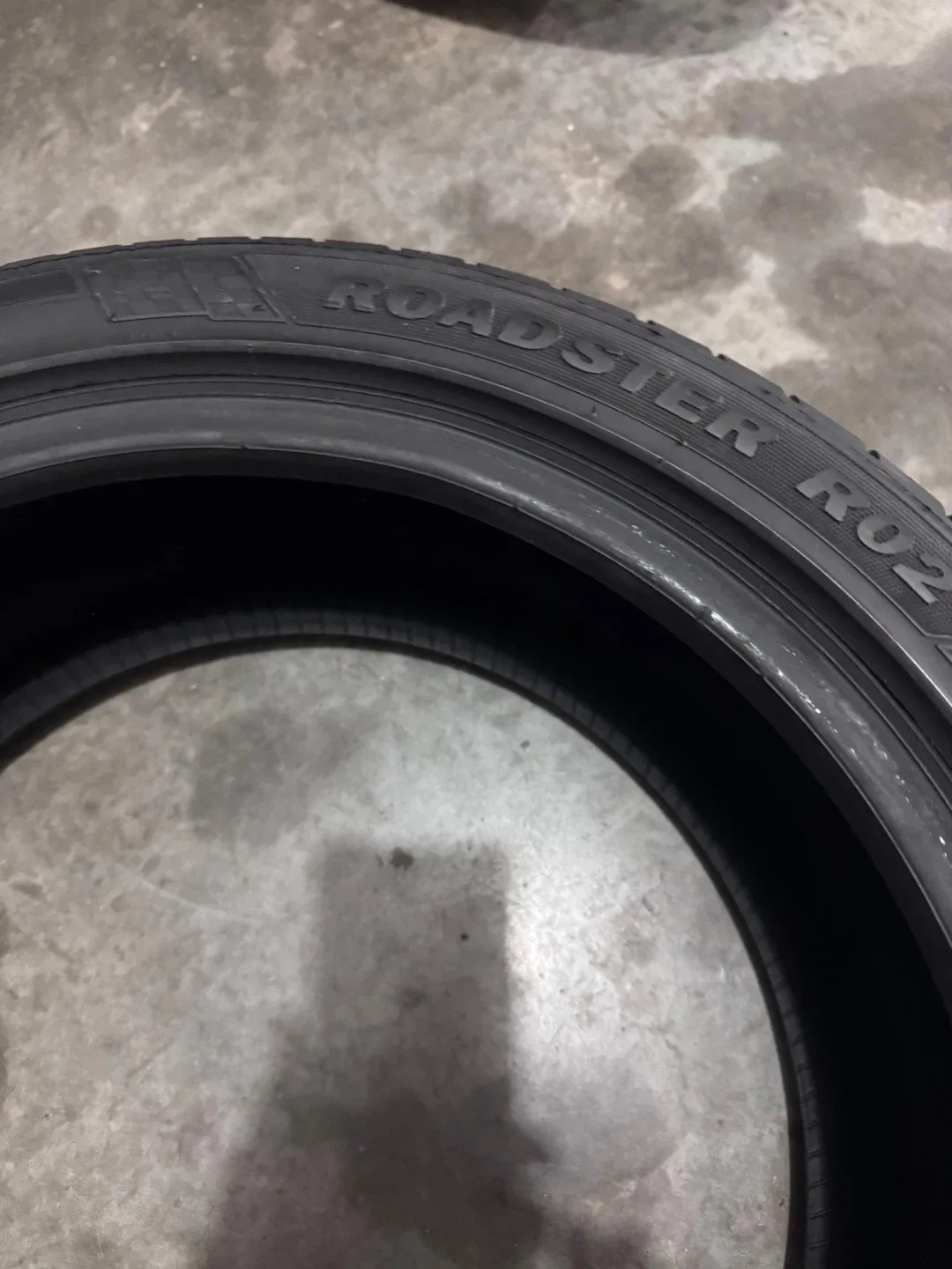 Roadster R02 Tire - 215/45ZR17 91W XL image indicator(3)