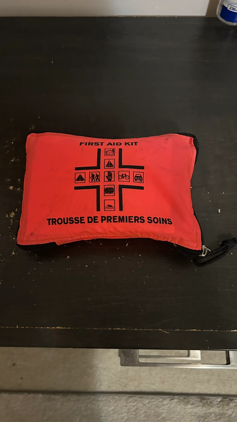 First Aid Kit - Trousse de Premiers Soins