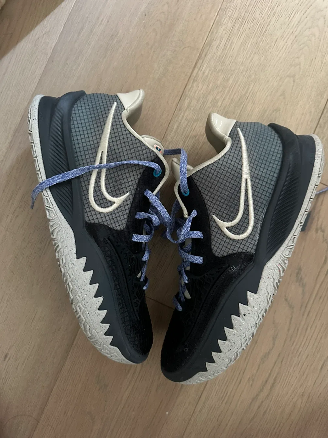 Nike Kyrie 7 Basketball Shoes image indicator(2)