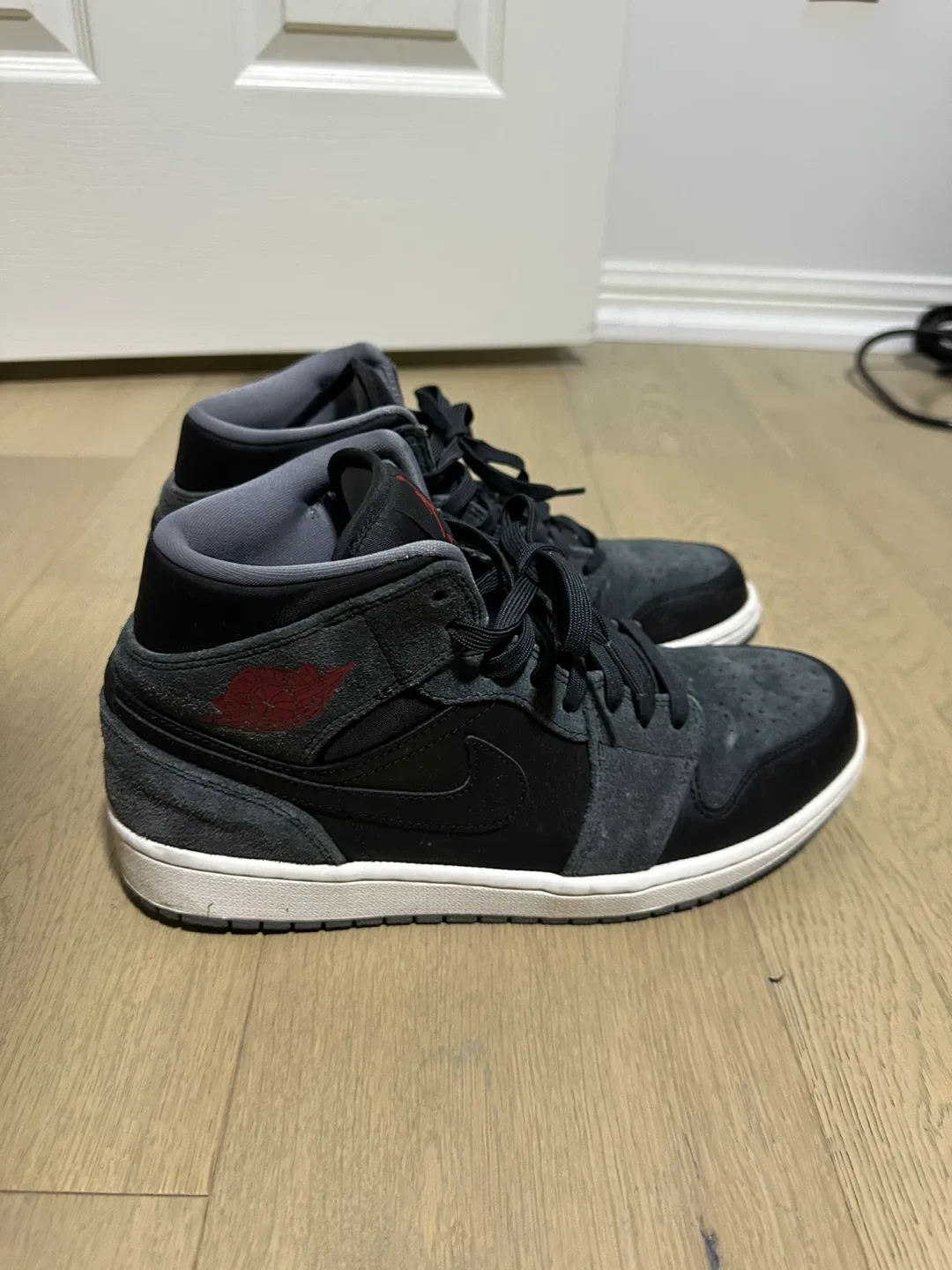 Air Jordan 1 Mid Anthracite Sneakers image indicator(3)