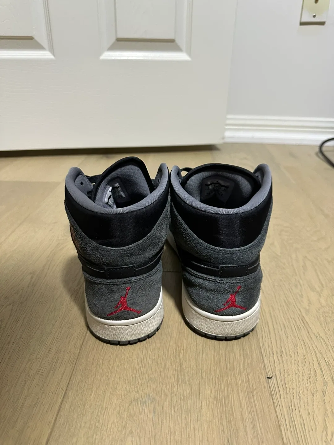 Air Jordan 1 Mid Anthracite Sneakers image indicator(2)