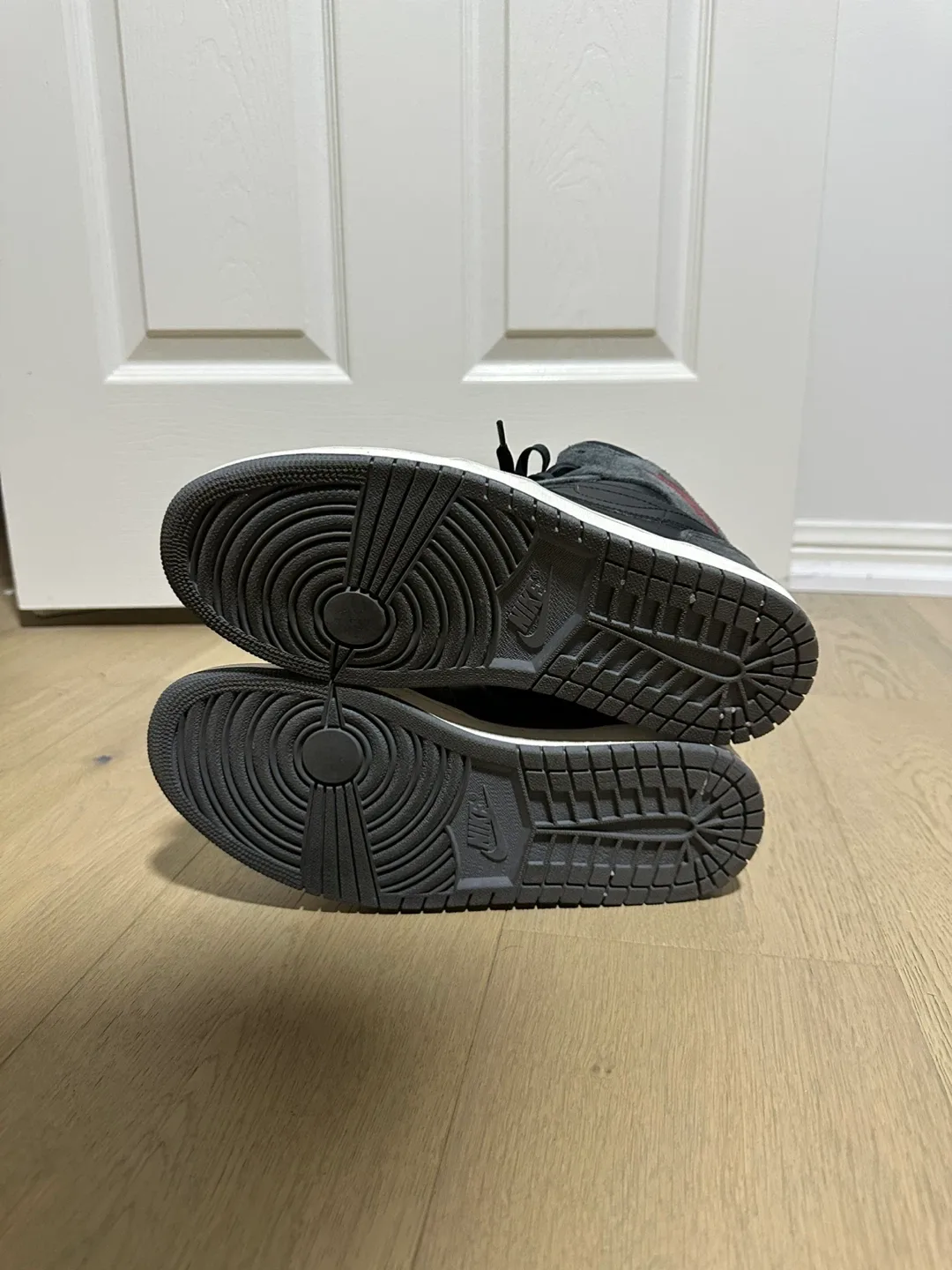 Air Jordan 1 Mid Anthracite Sneakers image indicator(4)