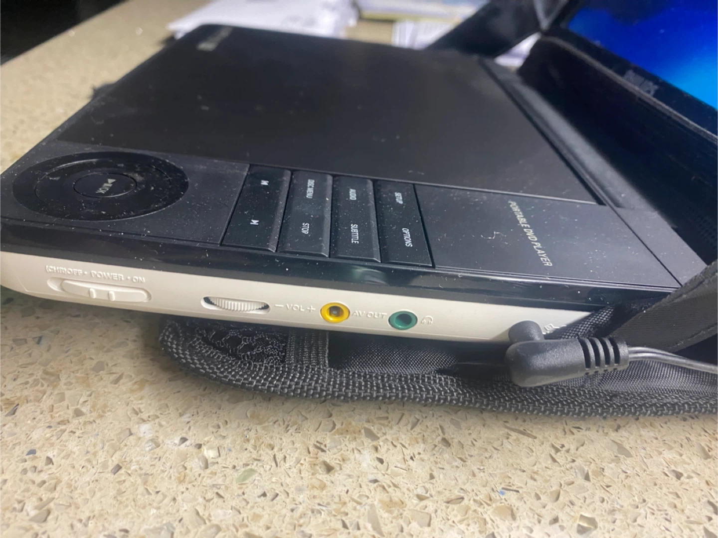 Philips Portable DVD Player with 9" Widescreen - photo 3