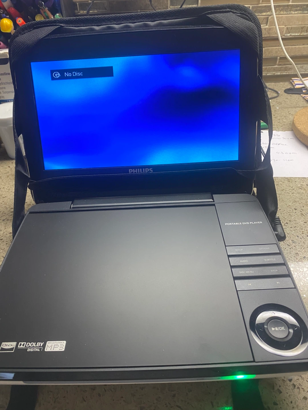 Philips Portable DVD Player with 9" Widescreen - photo 4