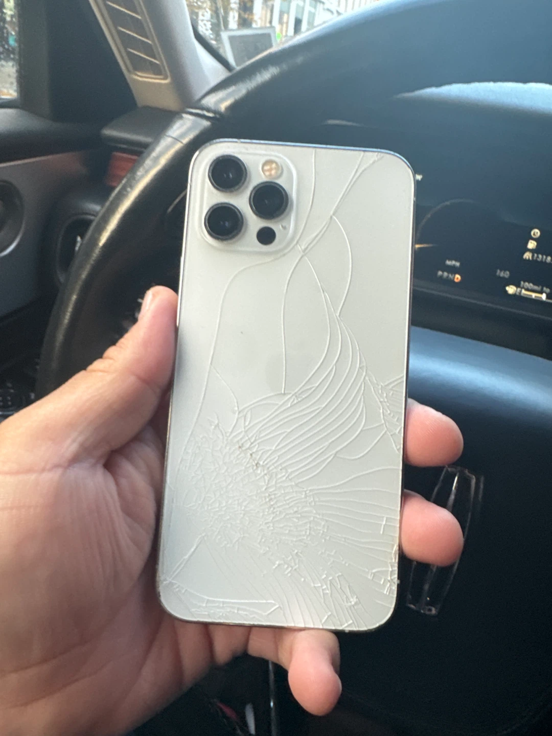 Cracked iPhone 12 Pro - photo 2