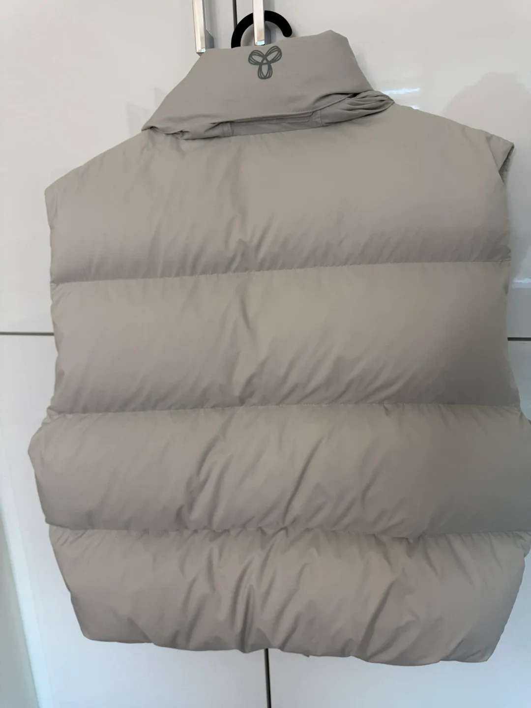 TNA Mega Puff Vest - Size Small Aritzia image indicator(2)