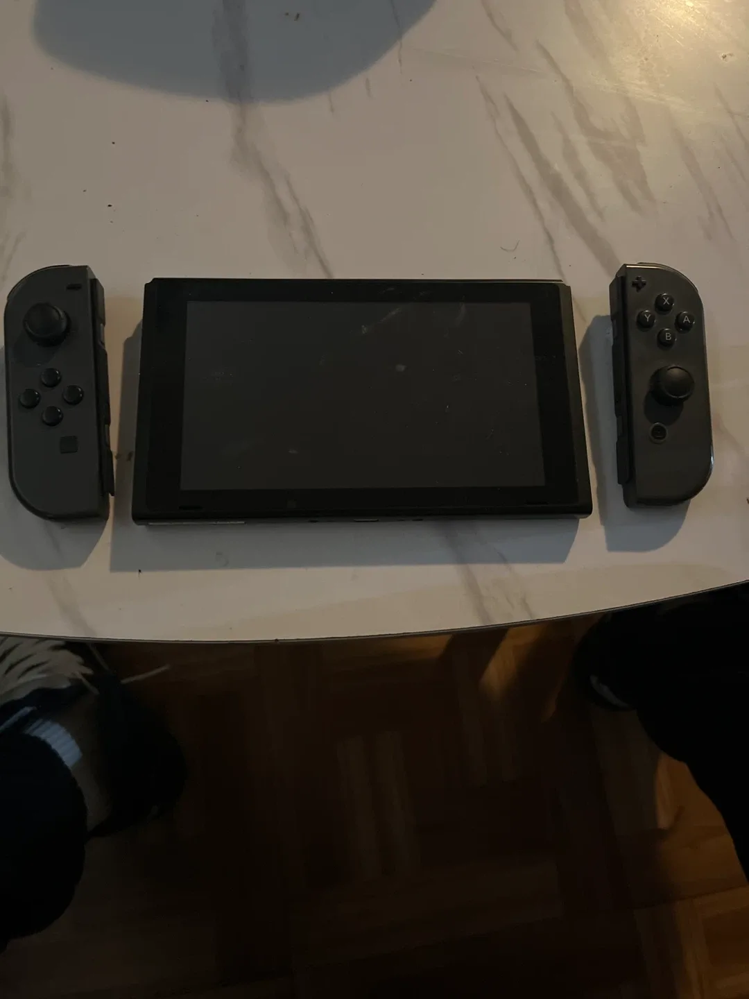 Nintendo Switch Console with Joy-Cons image indicator(2)