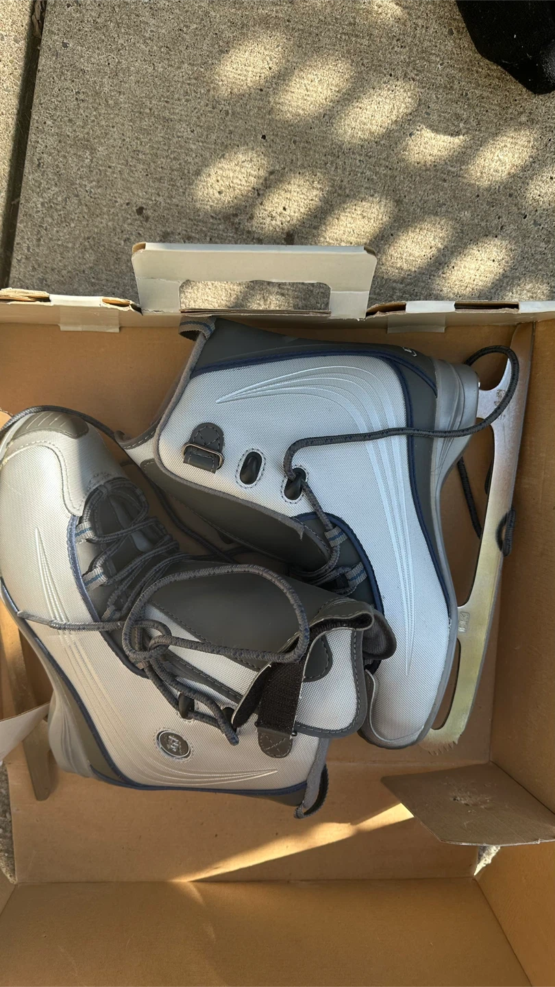 CCM SKR C50 Women's Ice Skates - Size 9 - photo 2